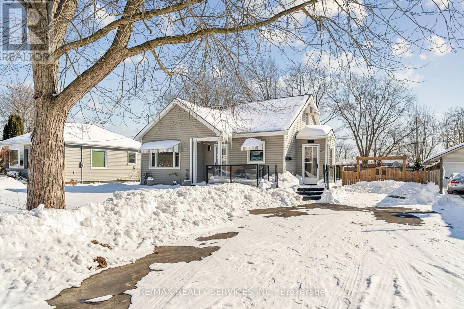 4120 Wellington Street, Niagara Falls, Ontario  L2G 6L7 - Photo 3 - X12761990