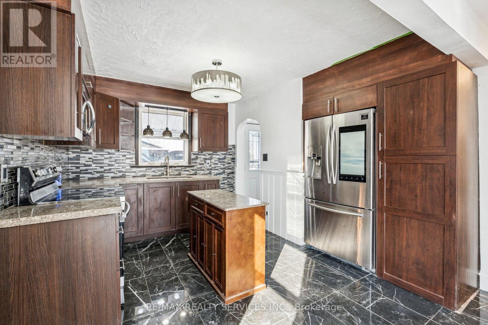 4120 Wellington Street, Niagara Falls, Ontario  L2G 6L7 - Photo 7 - X12761990