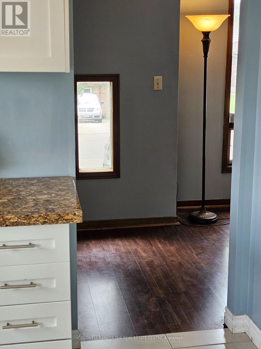 Bedrm 5 - 3 Baxter Crescent, Thorold, Ontario  L2V 4S1 - Photo 2 - X12762154