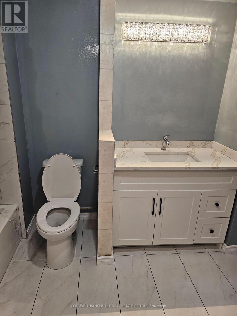 Bedrm 5 - 3 Baxter Crescent, Thorold, Ontario  L2V 4S1 - Photo 3 - X12762154