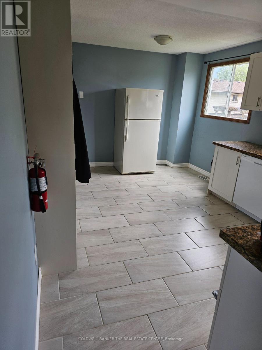 Bedrm 5 - 3 Baxter Crescent, Thorold, Ontario  L2V 4S1 - Photo 6 - X12762154