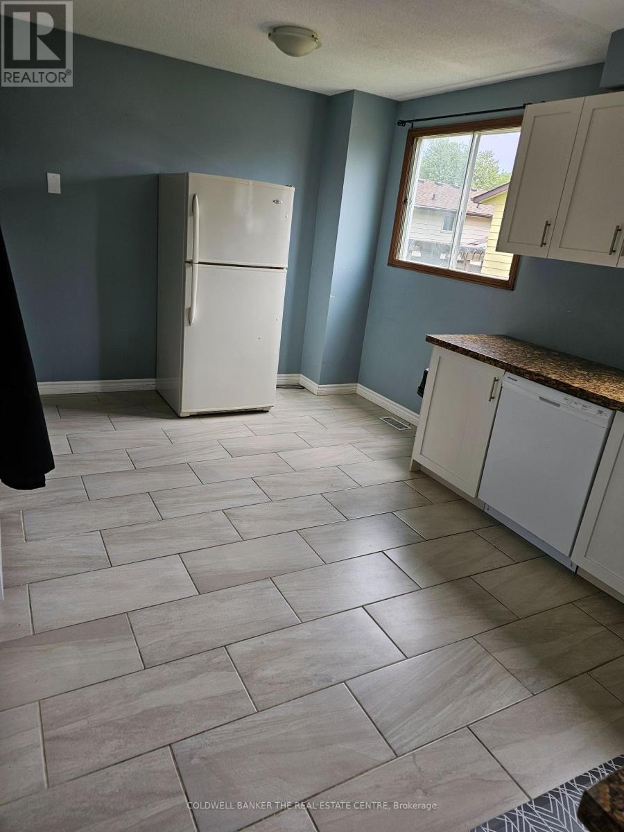 Bedrm 5 - 3 Baxter Crescent, Thorold, Ontario  L2V 4S1 - Photo 7 - X12762154