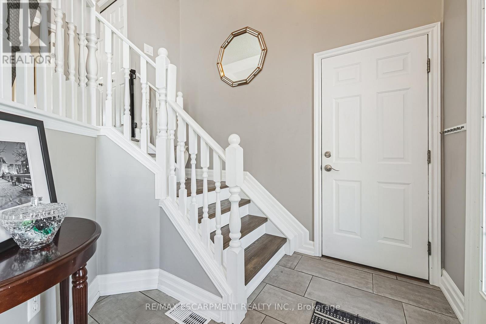 47 Fuller Drive, Haldimand, Ontario  N3W 2M2 - Photo 4 - X12762164