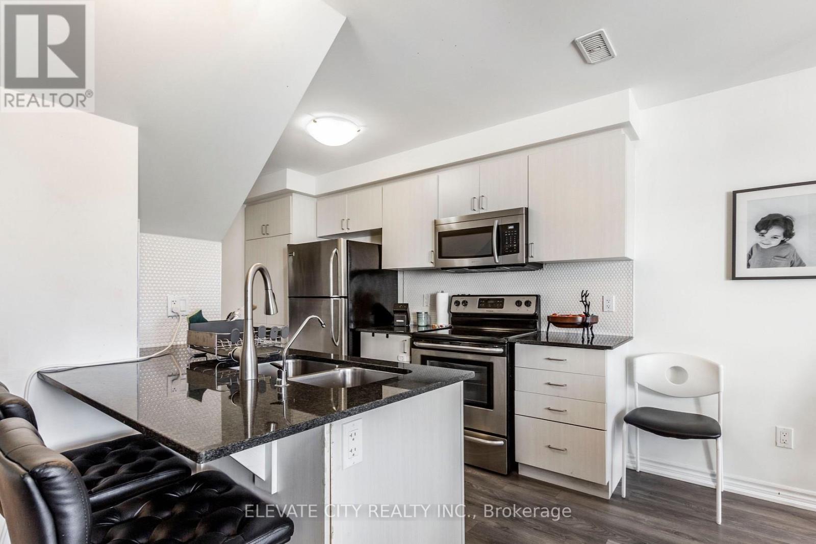 46 Daylily Lane, Kitchener, Ontario  N2R 0L7 - Photo 7 - X12762194