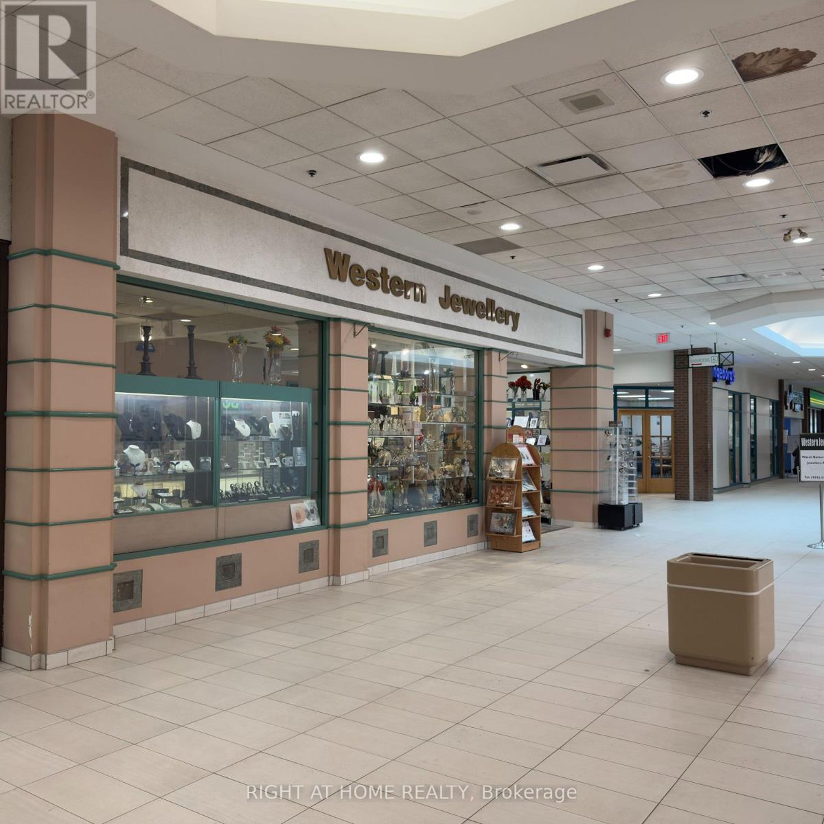 20 - 640 Mohawk Road W, Hamilton, Ontario  L9C 1X6 - Photo 3 - X12762316