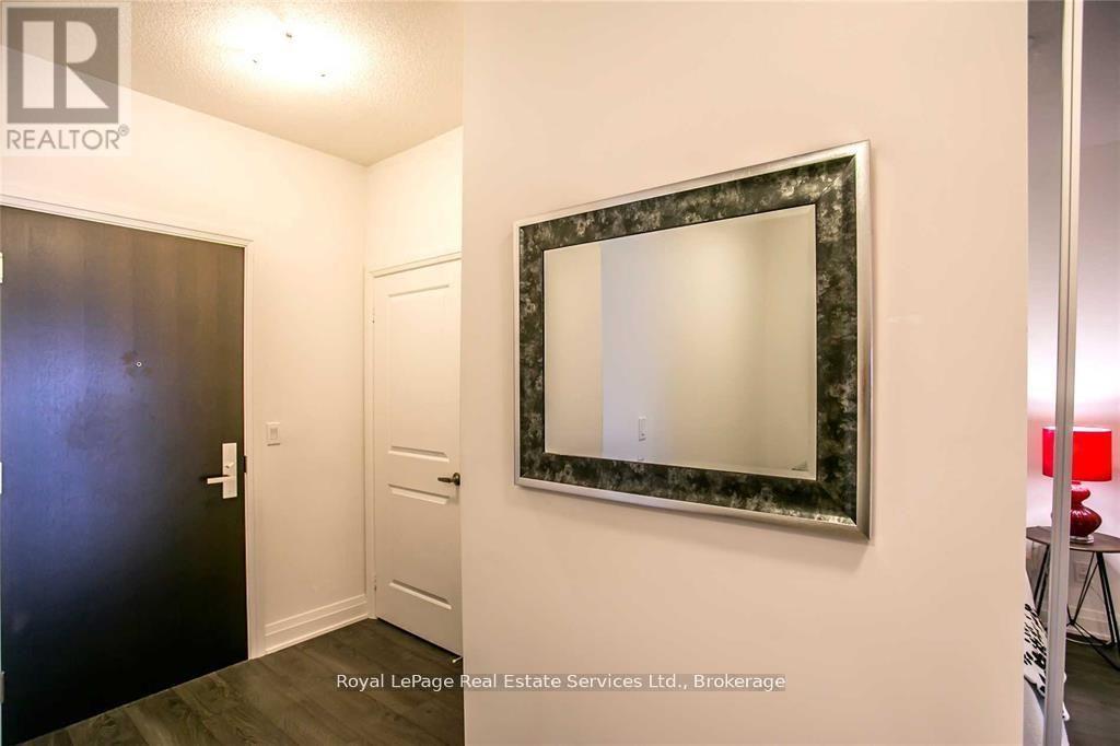 510 - 55 Speers Road, Oakville (Co Central), Ontario  L6K 3R6 - Photo 2 - W12762488