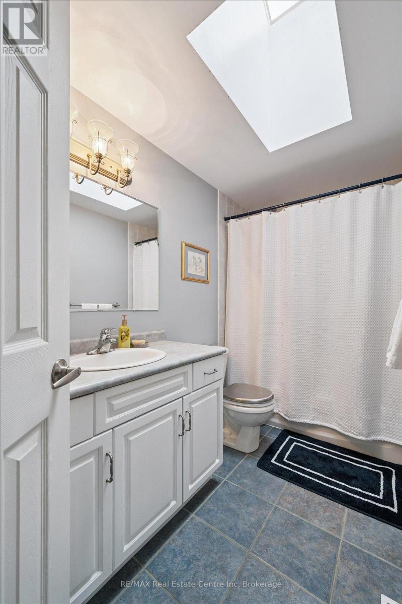 159 Summerfield Drive, Guelph, Ontario  N1L 1L2 - Photo 21 - X12762448