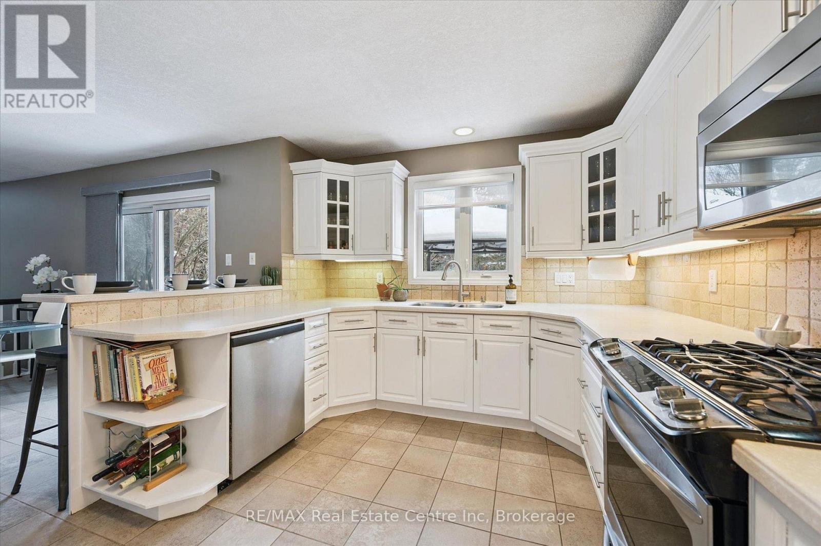 159 Summerfield Drive, Guelph, Ontario  N1L 1L2 - Photo 6 - X12762448