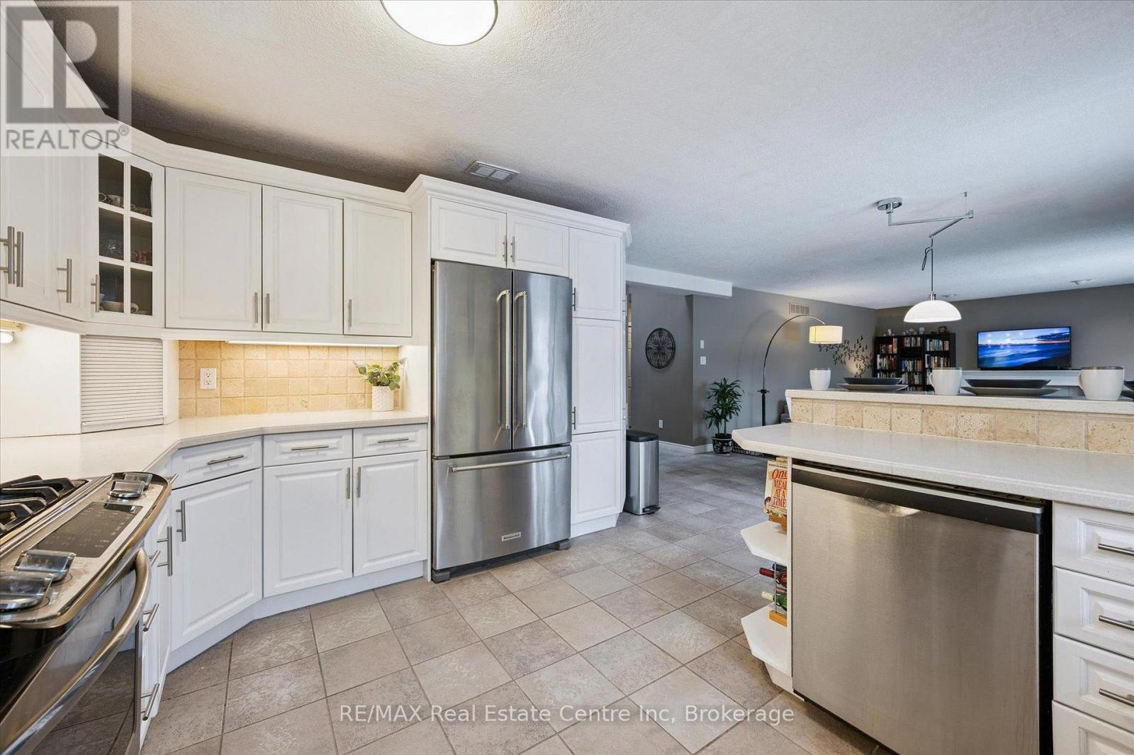 159 Summerfield Drive, Guelph, Ontario  N1L 1L2 - Photo 7 - X12762448