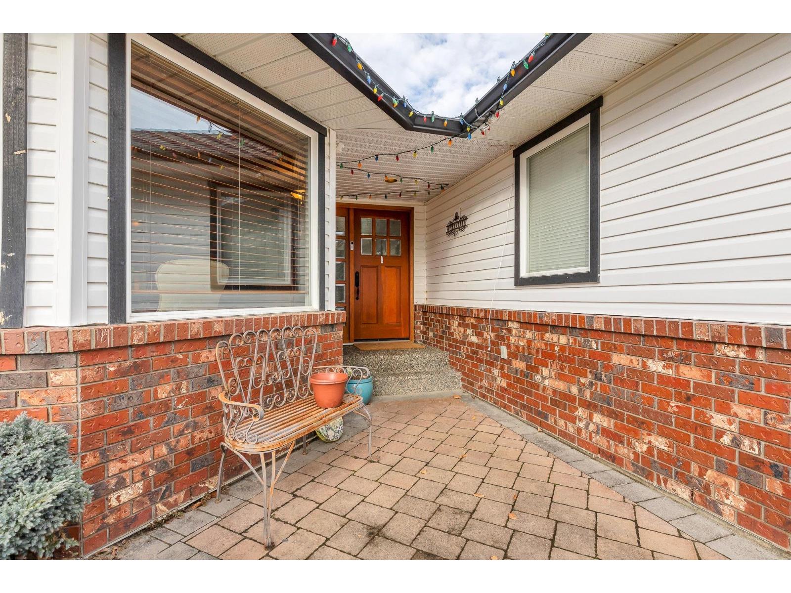 6789 Henry Street, Sardis South, Chilliwack, British Columbia  V2R 2W1 - Photo 3 - R3086568