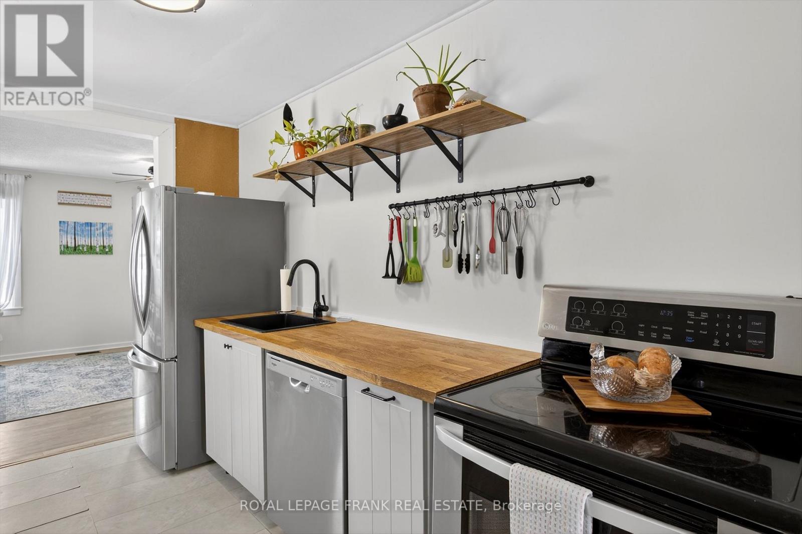 744 Brown Street, Peterborough, Ontario  K9J 4K8 - Photo 11 - X12762452