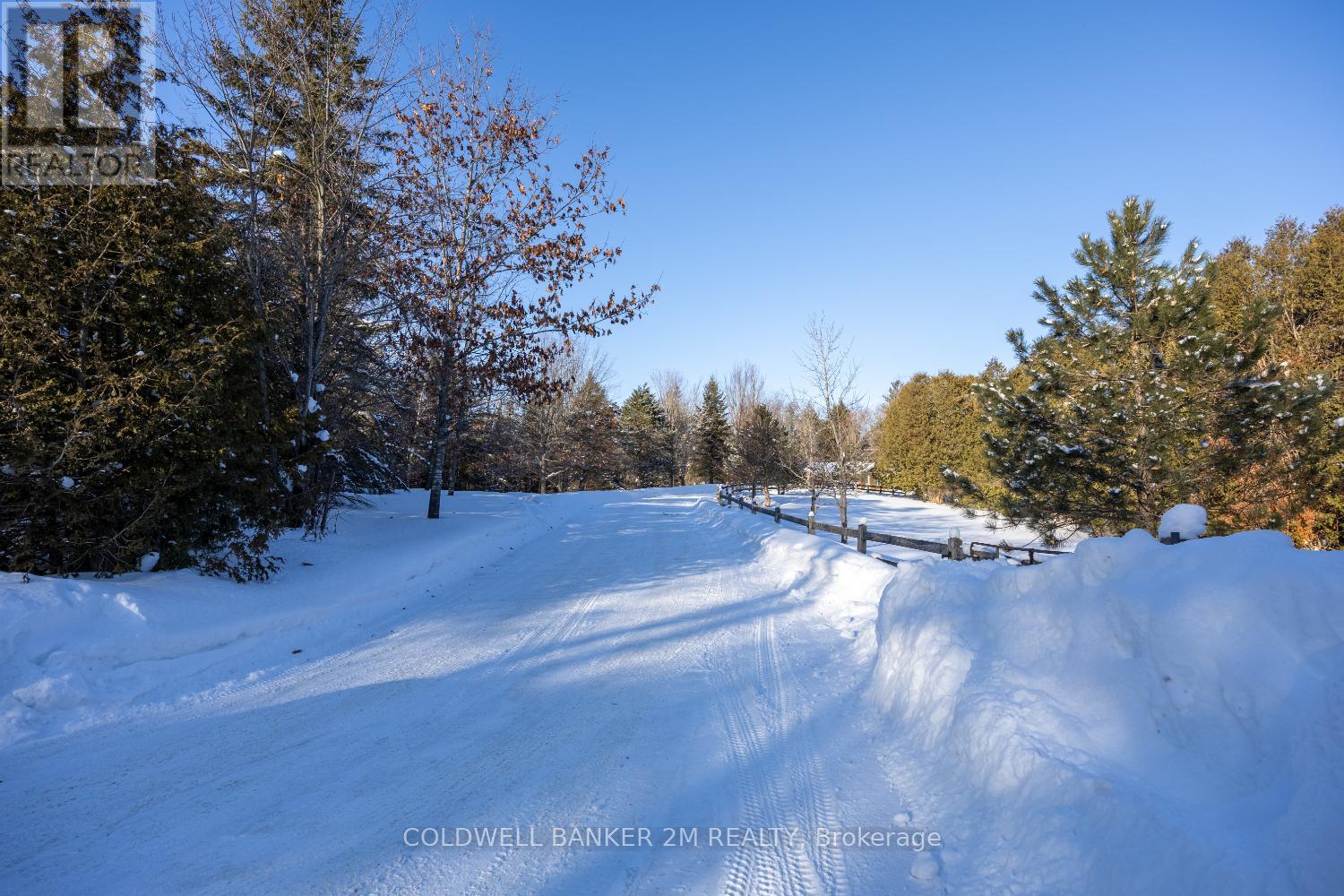 940 Killarney Bay Road, Kawartha Lakes (Fenelon), Ontario  K0M 1G0 - Photo 2 - X12762472