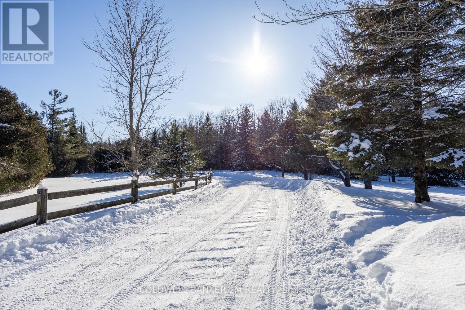 940 Killarney Bay Road, Kawartha Lakes (Fenelon), Ontario  K0M 1G0 - Photo 3 - X12762472