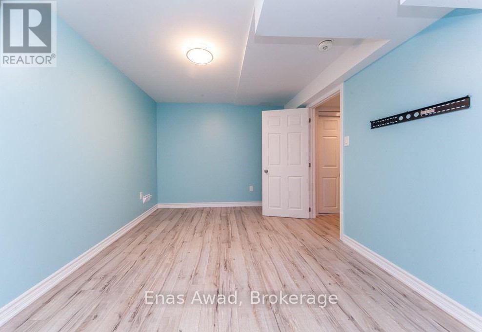 113b Metcalfe Drive, Bradford West Gwillimbury, Ontario  L3Z 3C6 - Photo 25 - N12762524