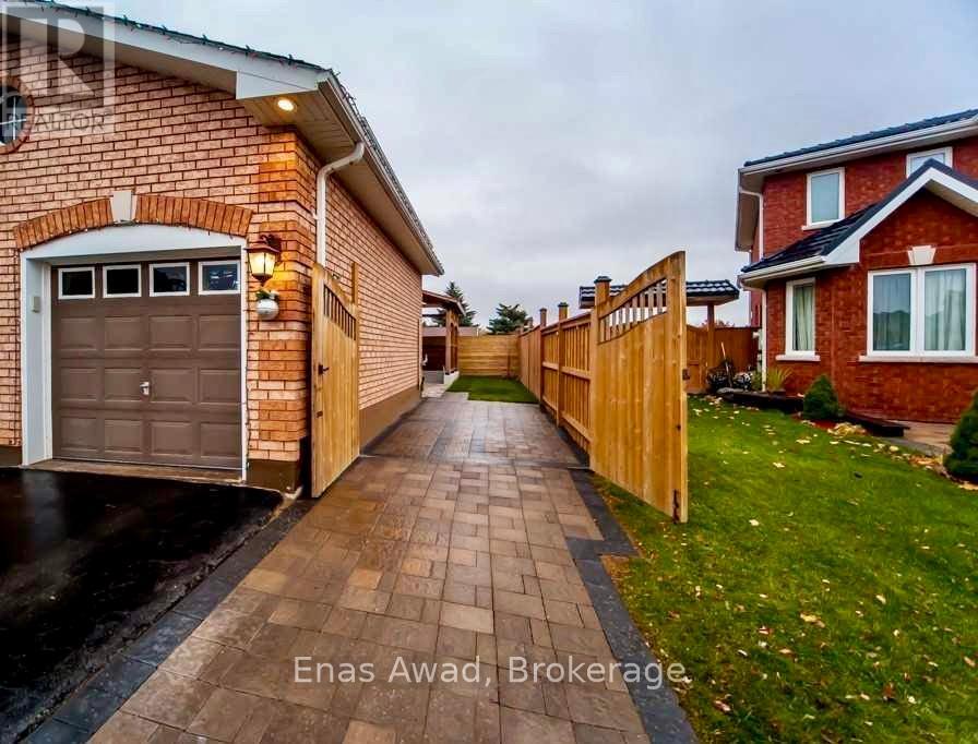 113b Metcalfe Drive, Bradford West Gwillimbury, Ontario  L3Z 3C6 - Photo 3 - N12762524