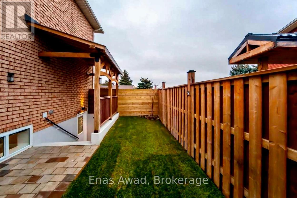 113b Metcalfe Drive, Bradford West Gwillimbury, Ontario  L3Z 3C6 - Photo 4 - N12762524