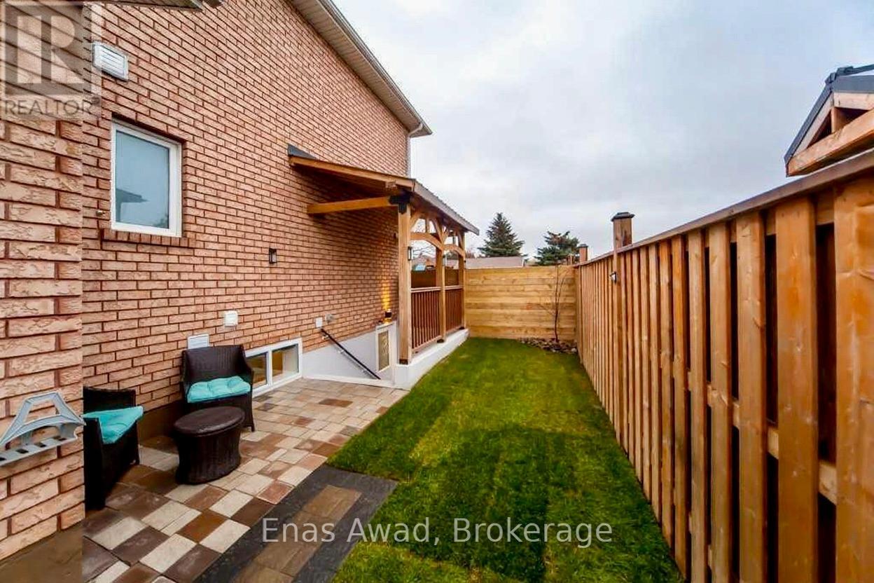 113b Metcalfe Drive, Bradford West Gwillimbury, Ontario  L3Z 3C6 - Photo 6 - N12762524