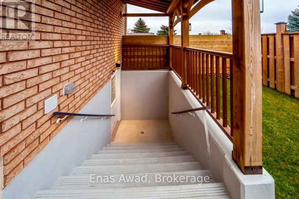 113b Metcalfe Drive, Bradford West Gwillimbury, Ontario  L3Z 3C6 - Photo 8 - N12762524