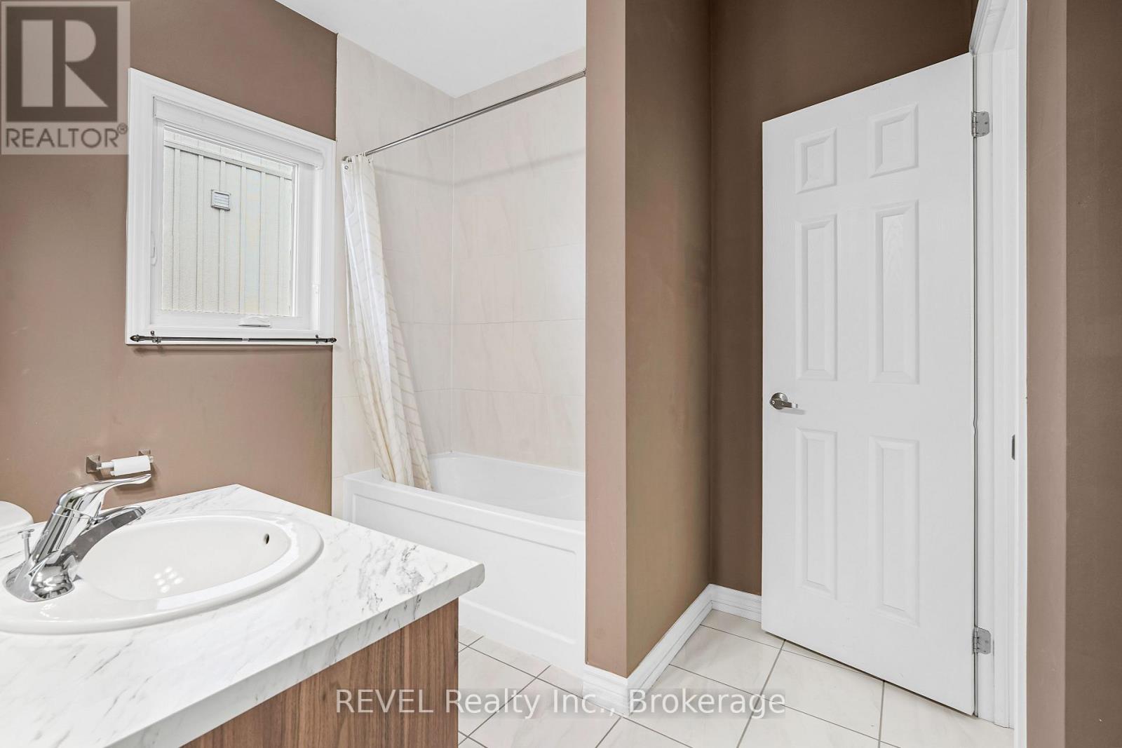 1214 Green Acres Drive, Fort Erie, Ontario  L2A 5P2 - Photo 13 - X12762500