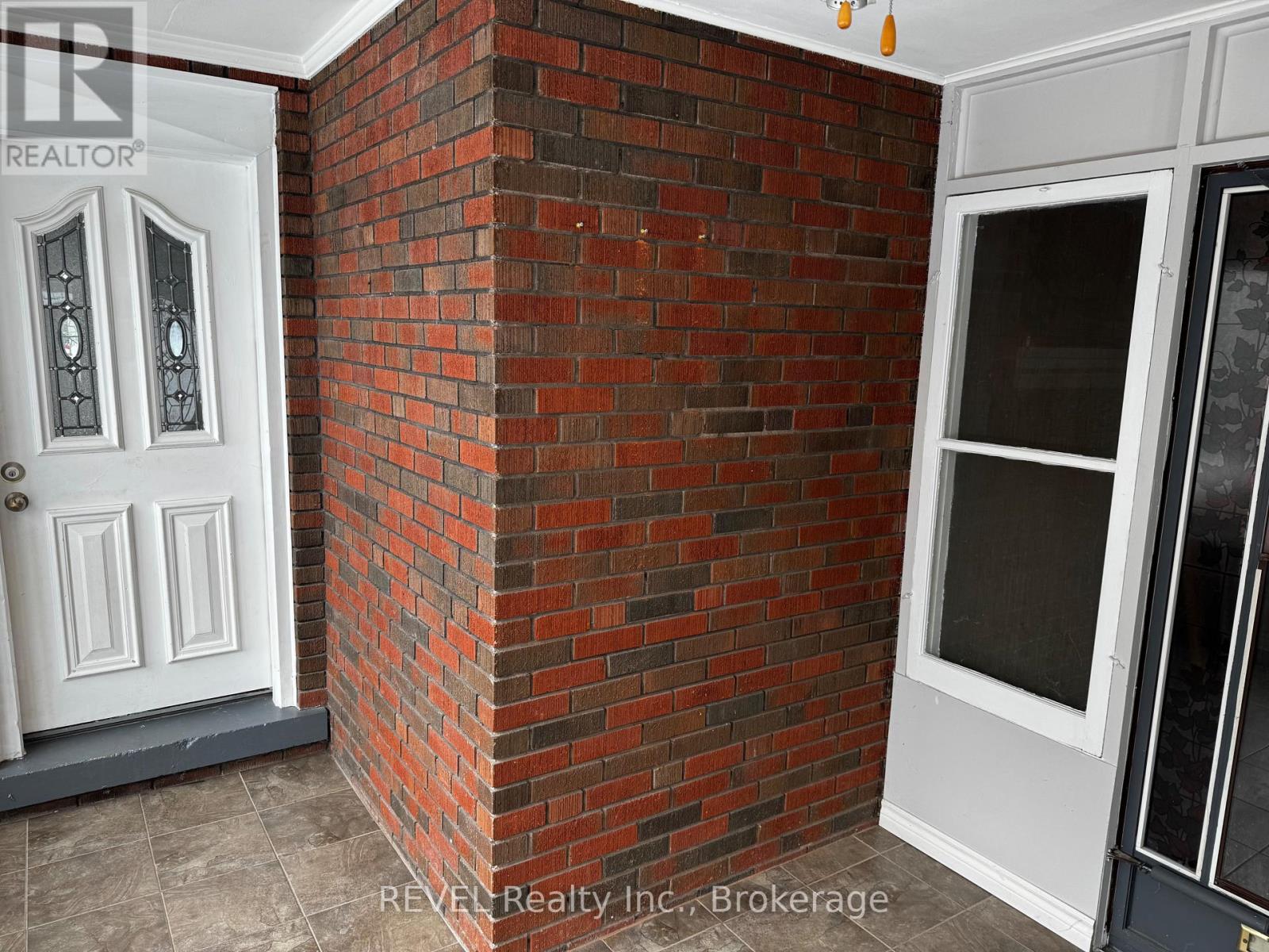 Main Floor - 7792 Wilson Crescent, Niagara Falls, Ontario  L2G 4S4 - Photo 4 - X12762528