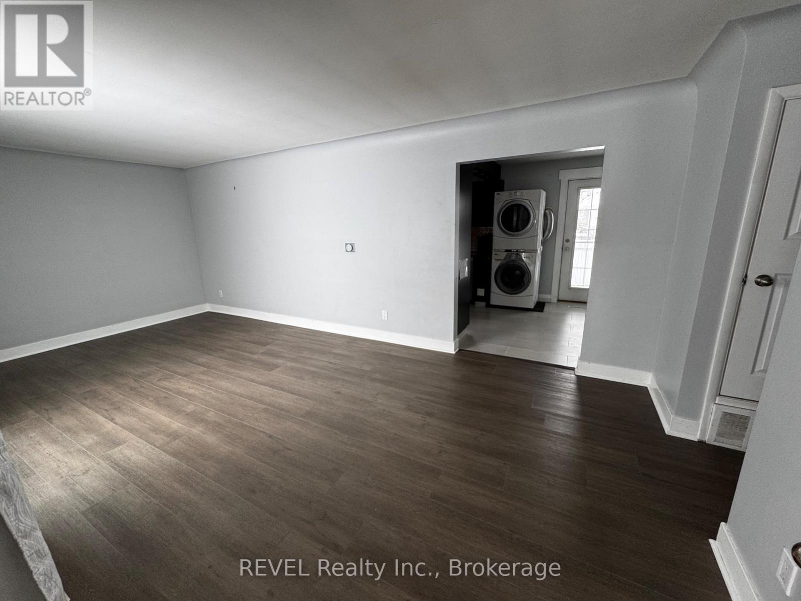 Main Floor - 7792 Wilson Crescent, Niagara Falls, Ontario  L2G 4S4 - Photo 5 - X12762528