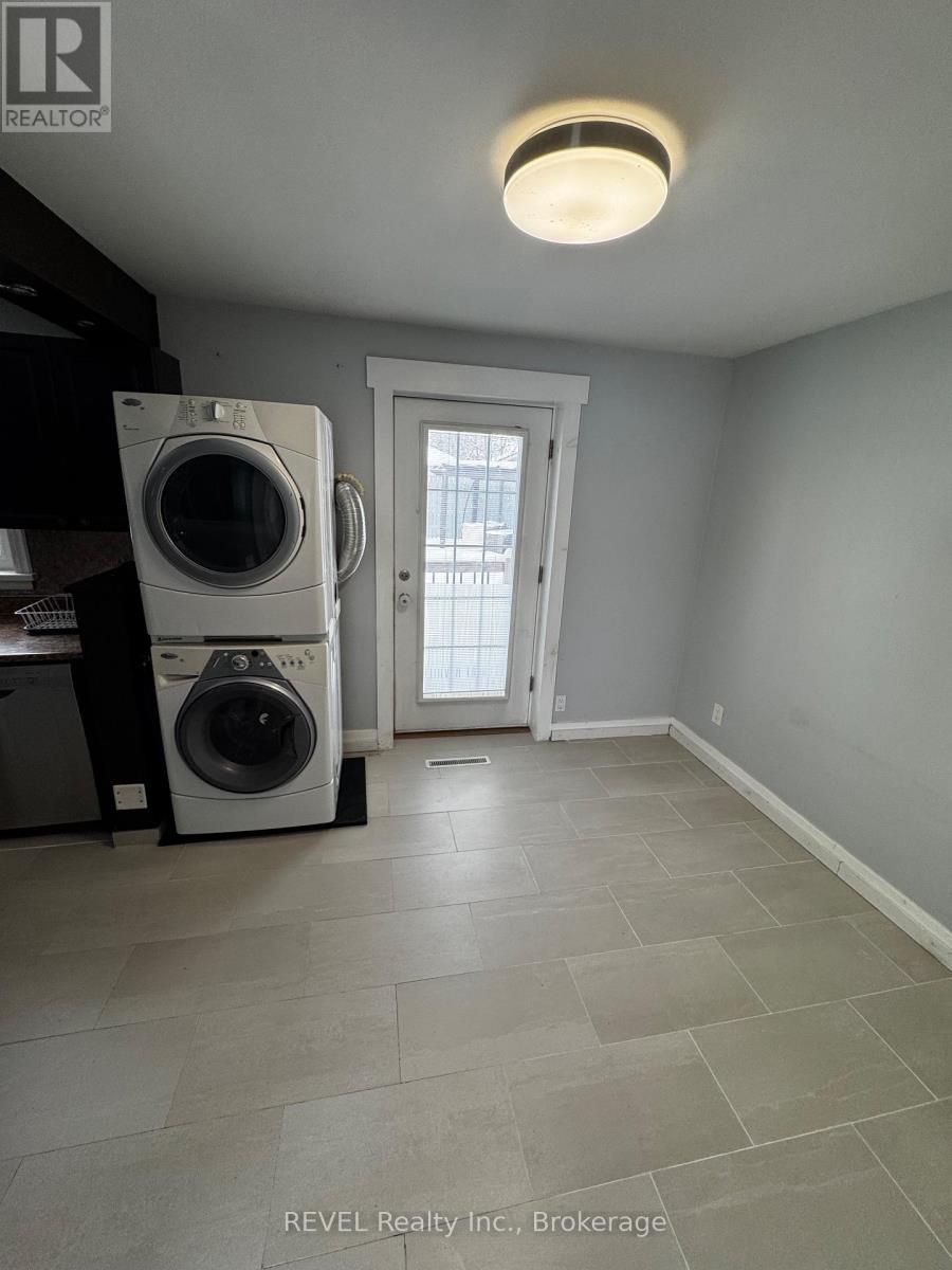 Main Floor - 7792 Wilson Crescent, Niagara Falls, Ontario  L2G 4S4 - Photo 6 - X12762528
