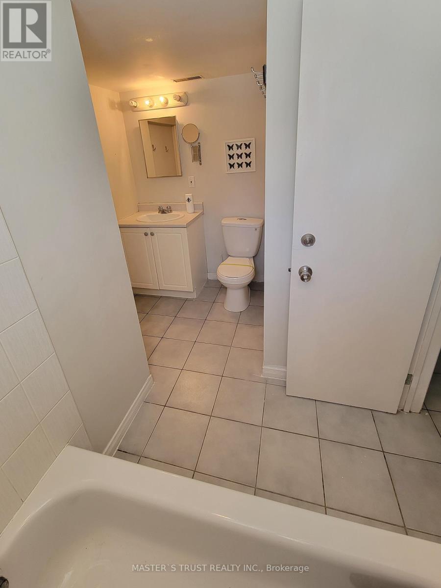 8 Dromore Crescent, Toronto, Ontario  M2R 2H5 - Photo 15 - C12744492