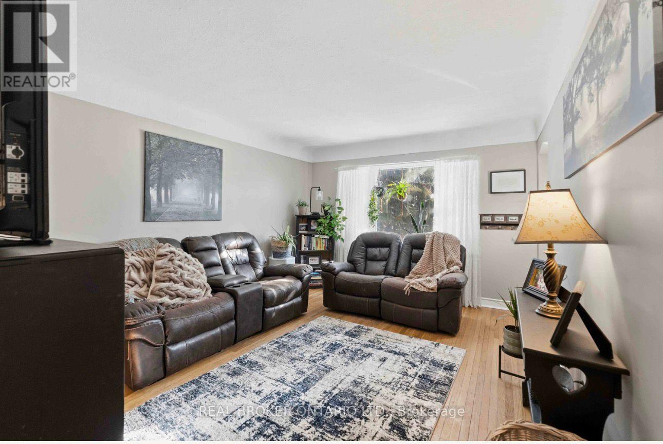 182 East 33rd Street, Hamilton, Ontario  L8V 3T6 - Photo 4 - X12762340