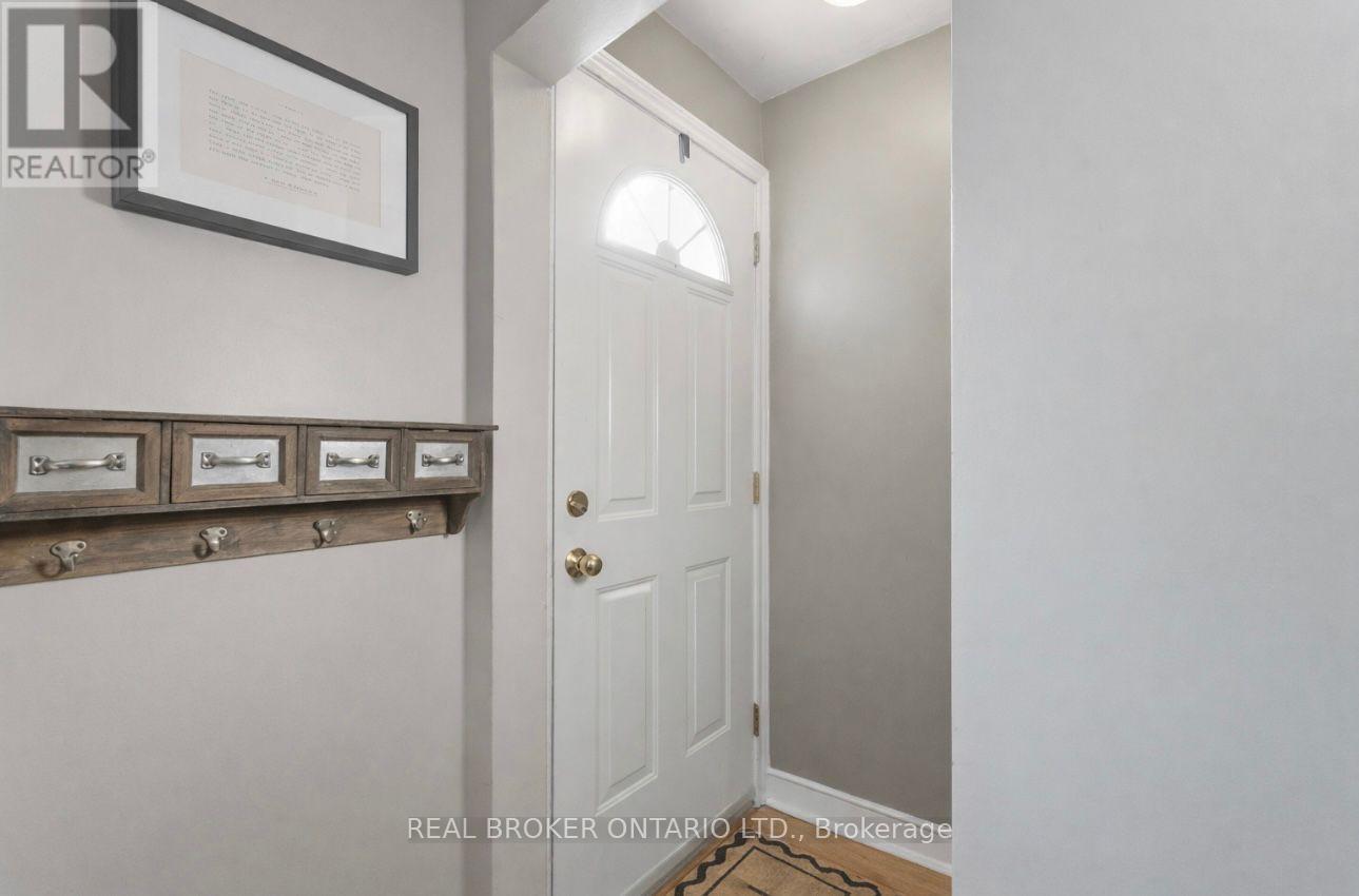 182 East 33rd Street, Hamilton, Ontario  L8V 3T6 - Photo 2 - X12762340