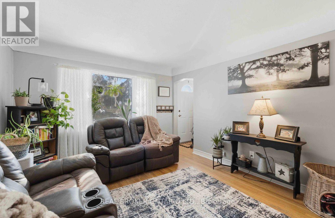 182 East 33rd Street, Hamilton, Ontario  L8V 3T6 - Photo 3 - X12762340