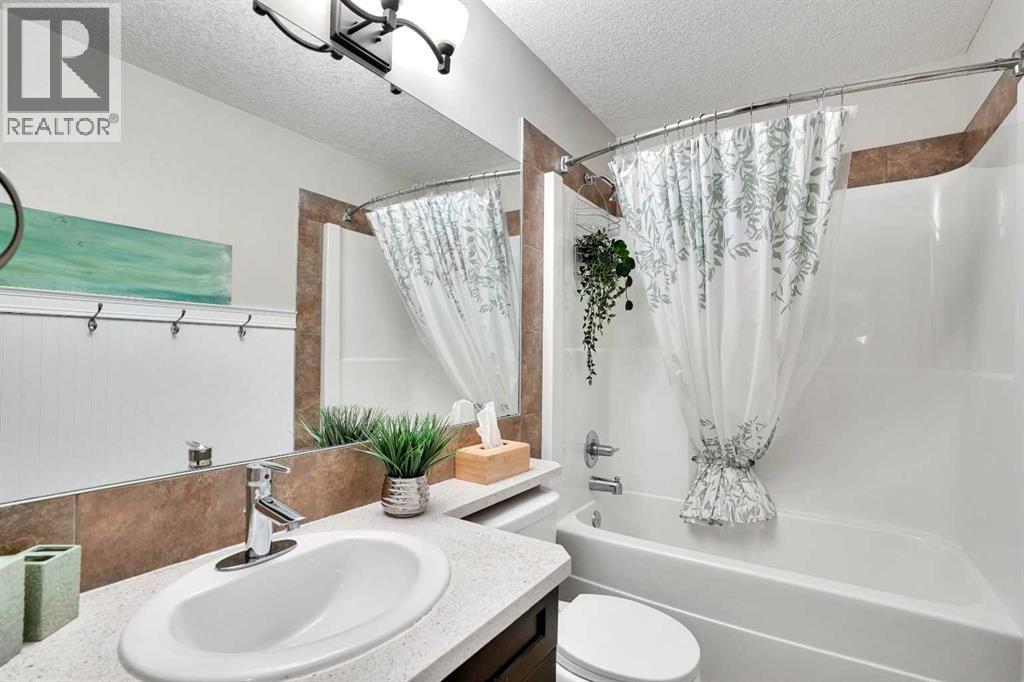 142 Luxstone View Sw, Airdrie, Alberta  T4B 0J9 - Photo 26 - A2267589