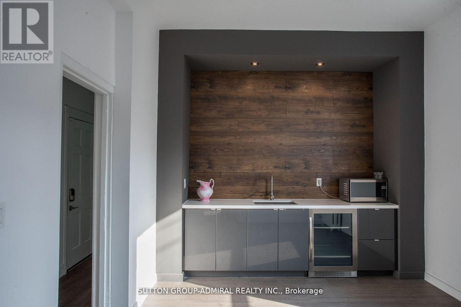 2nd Flr - 652 Queen Street W, Toronto, Ontario  M6J 1E5 - Photo 6 - C12762368