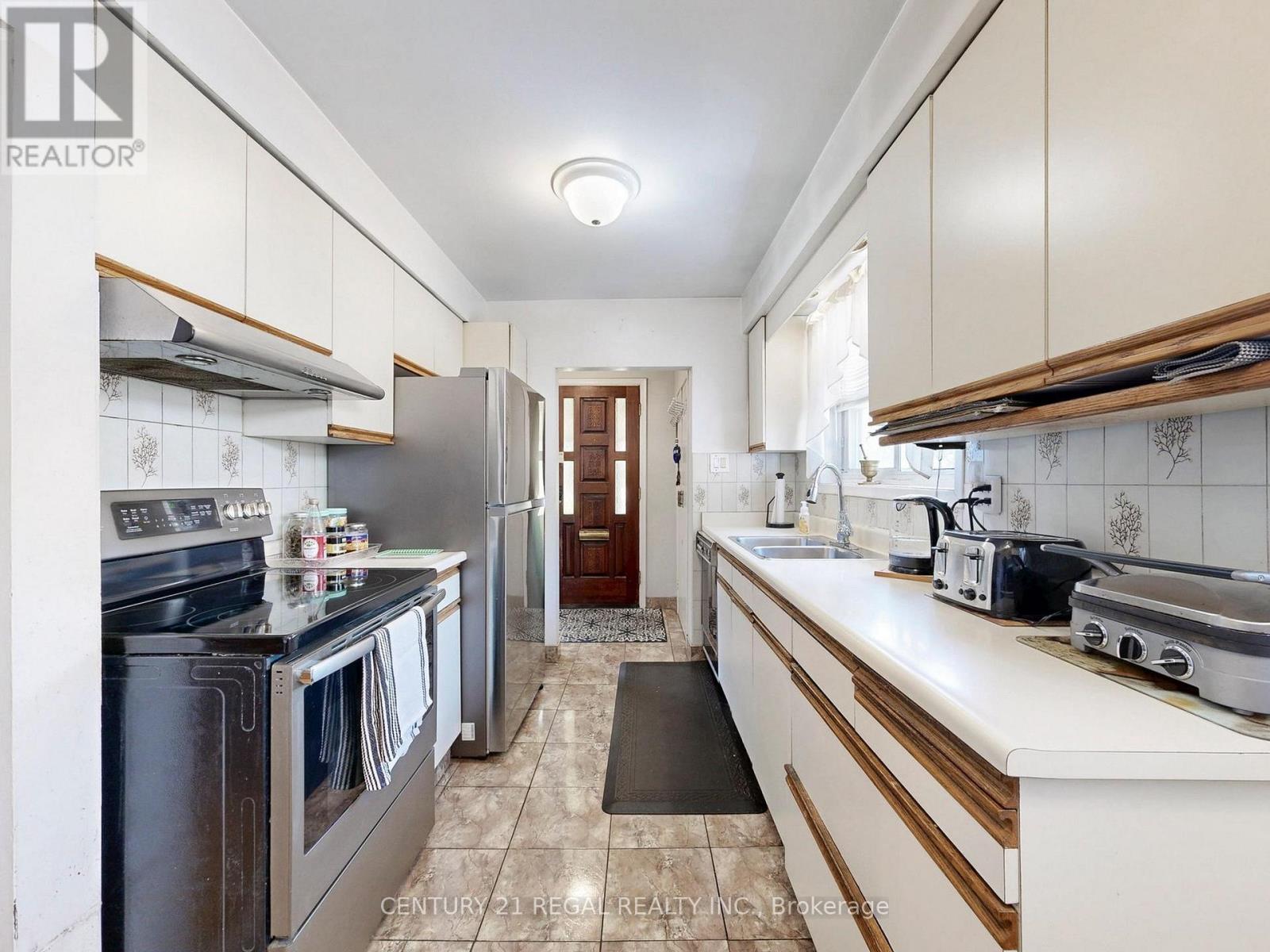 94 Billington Crescent, Toronto, Ontario  M3A 2G6 - Photo 11 - C12762378