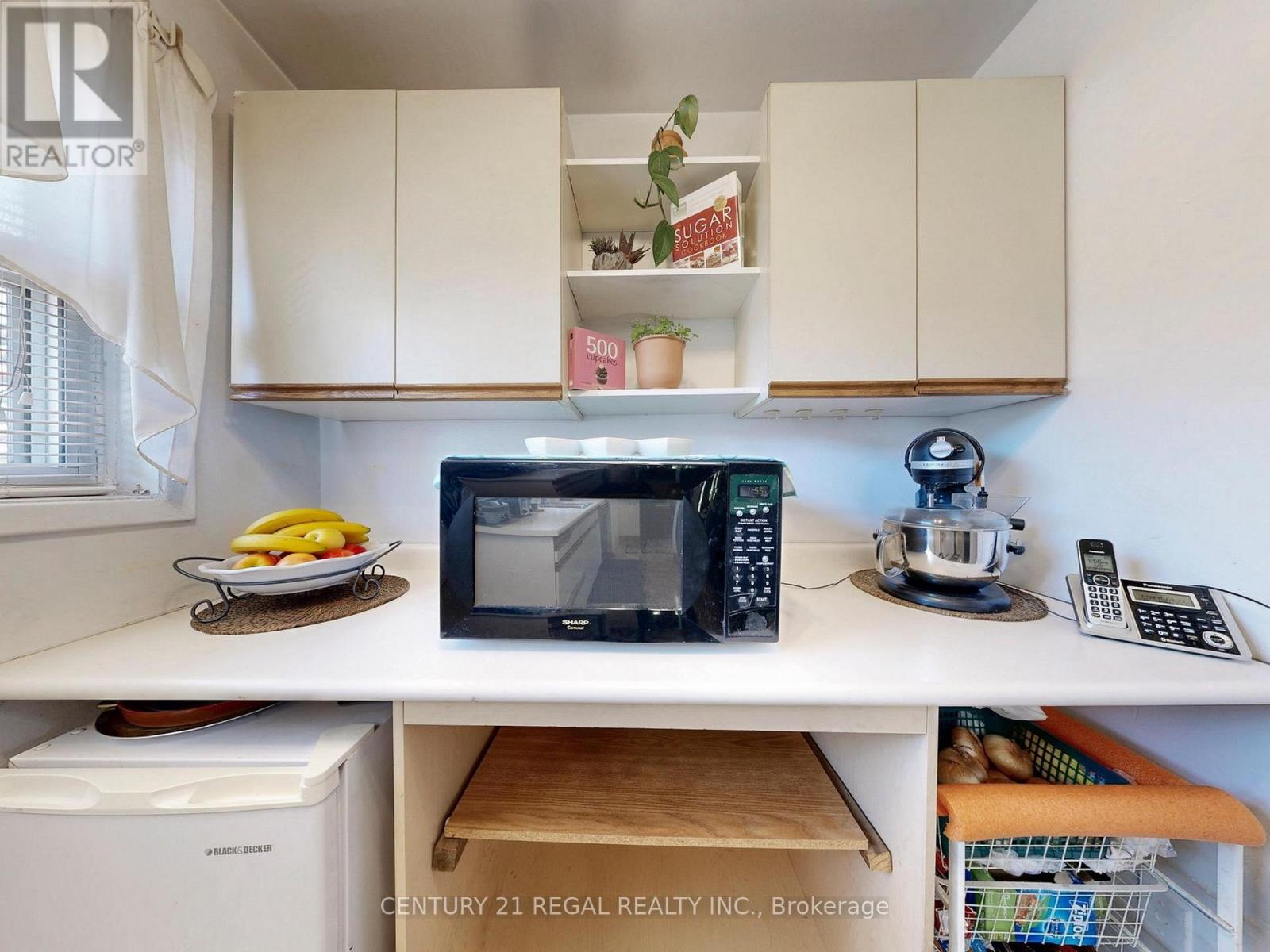 94 Billington Crescent, Toronto, Ontario  M3A 2G6 - Photo 16 - C12762378