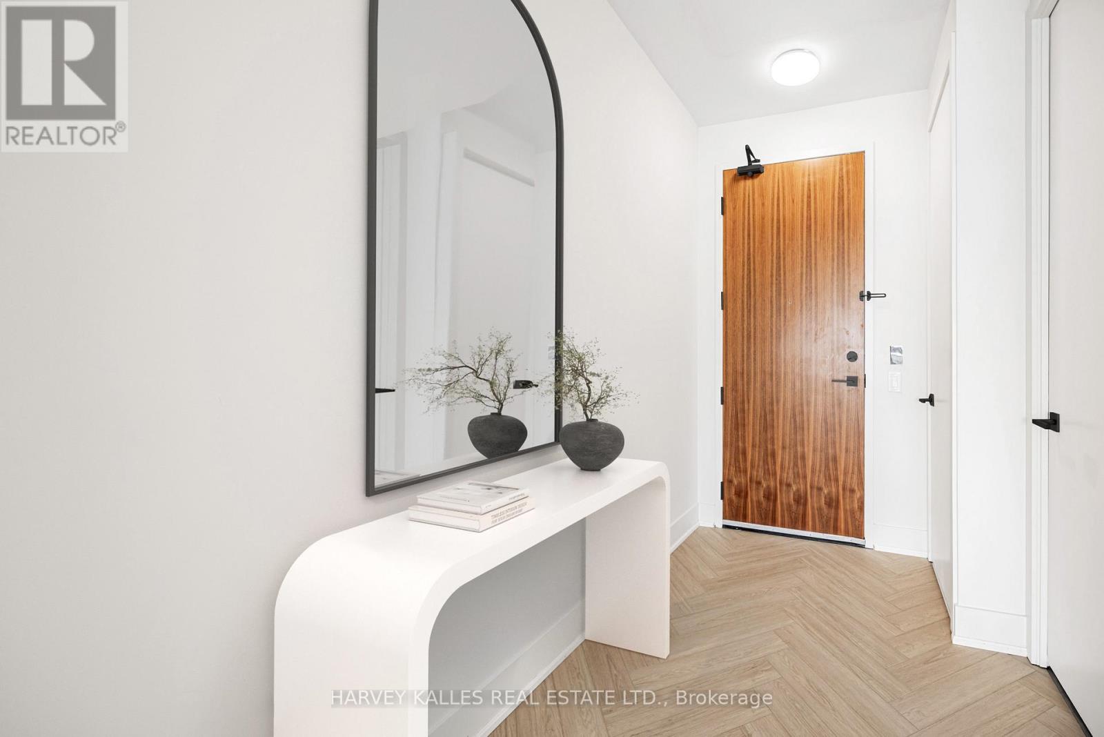 310 - 111 St Clair Avenue W, Toronto, Ontario  M4V 1N5 - Photo 4 - C12762548