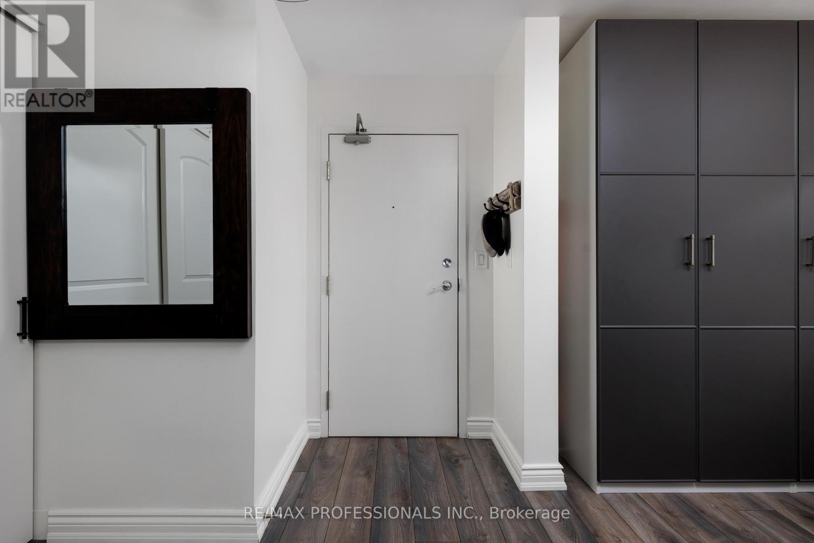 1908 - 381 Front Street W, Toronto, Ontario  M5V 3R8 - Photo 3 - C12762566