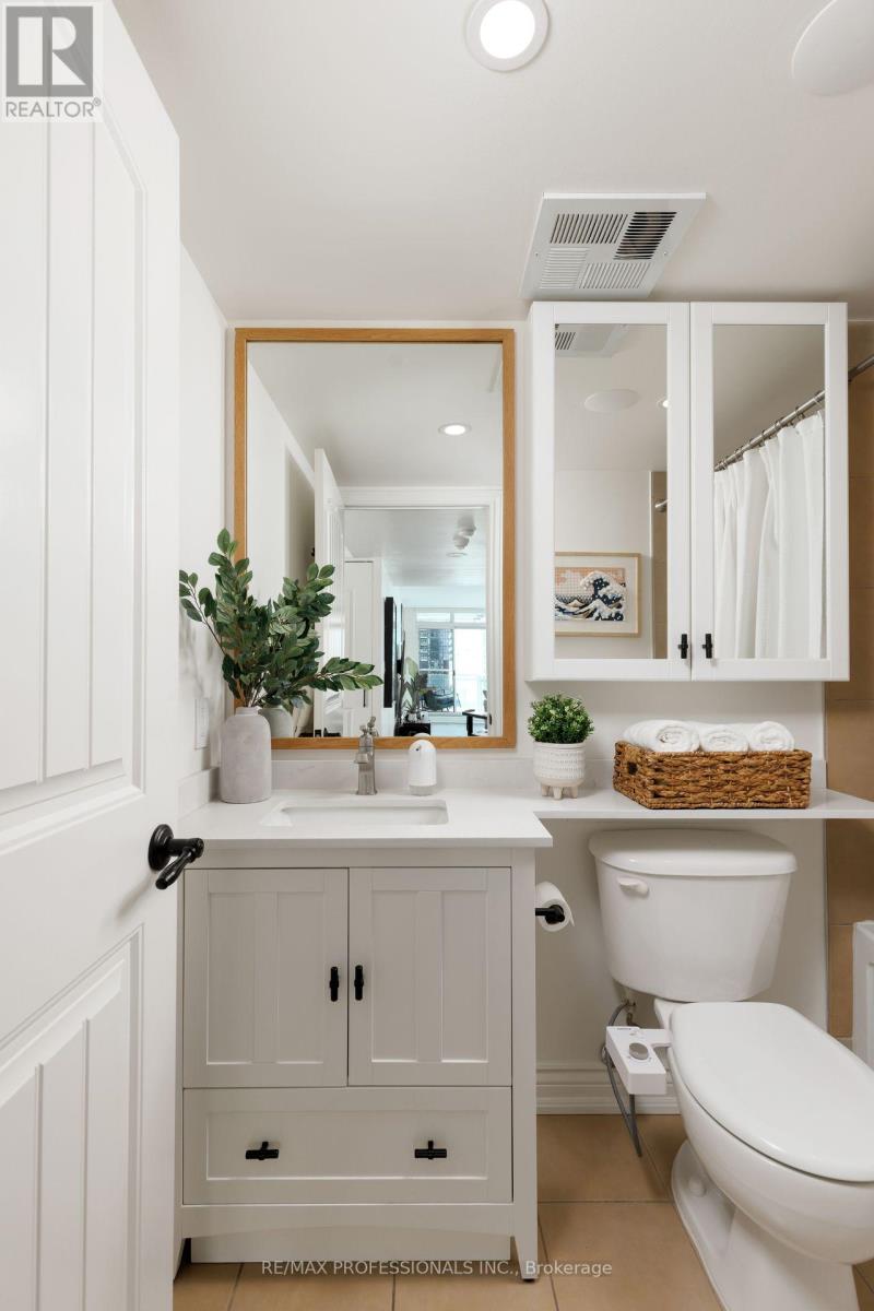 1908 - 381 Front Street W, Toronto, Ontario  M5V 3R8 - Photo 6 - C12762566