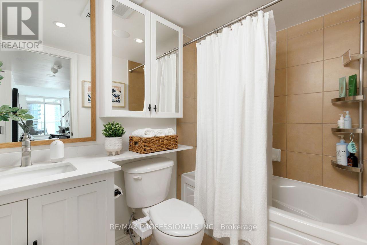 1908 - 381 Front Street W, Toronto, Ontario  M5V 3R8 - Photo 7 - C12762566