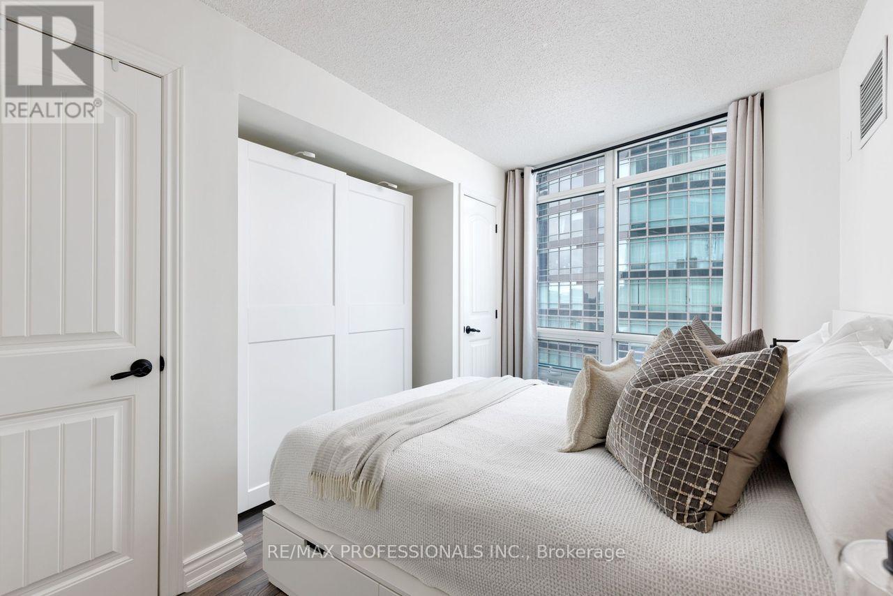 1908 - 381 Front Street W, Toronto, Ontario  M5V 3R8 - Photo 8 - C12762566