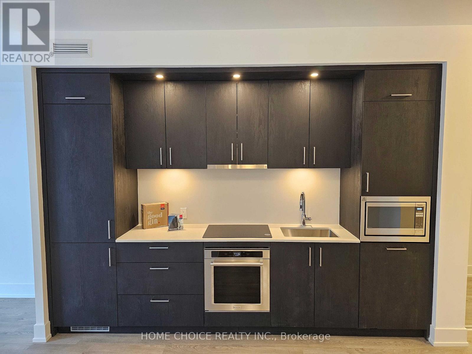 2305 - 10 Inn On The Park Drive, Toronto, Ontario  M3C 0P9 - Photo 5 - C12762584