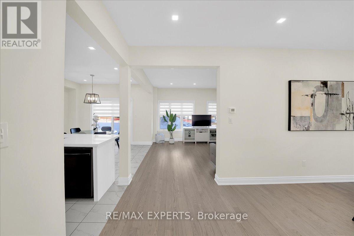 42 Lorne Thomas Place, New Tecumseth, Ontario  L9R 0T8 - Photo 12 - N12762384