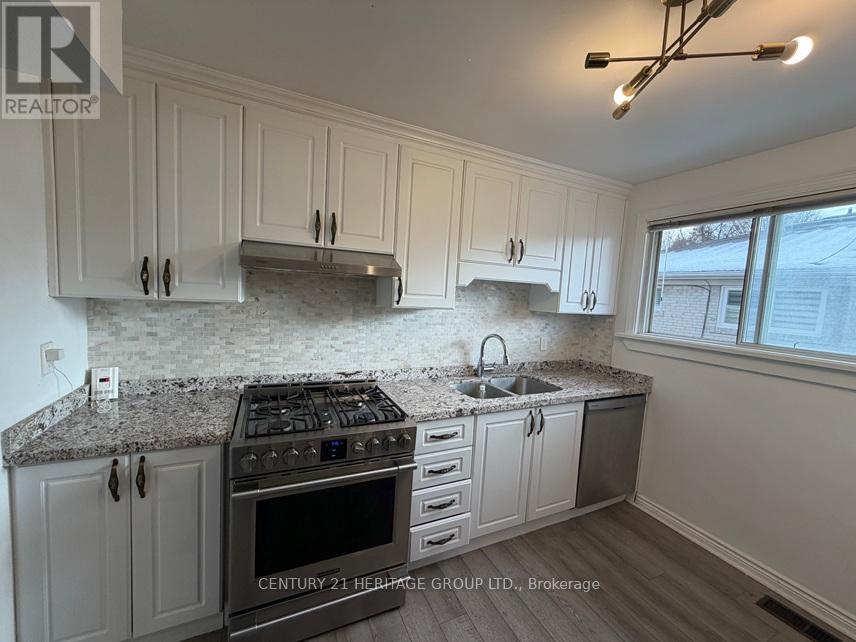 231 Blue Grass Boulevard, Richmond Hill, Ontario  L4C 3H1 - Photo 2 - N12762404