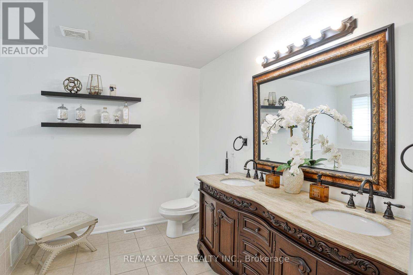 134 Sandringham Drive, Barrie (Innis-Shore), Ontario  L4M 0C9 - Photo 14 - S12762370