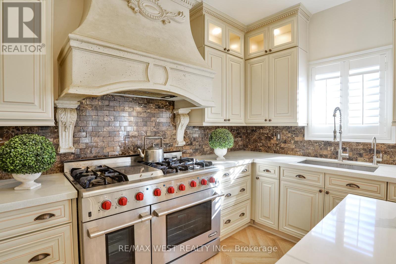 134 Sandringham Drive, Barrie (Innis-Shore), Ontario  L4M 0C9 - Photo 6 - S12762370