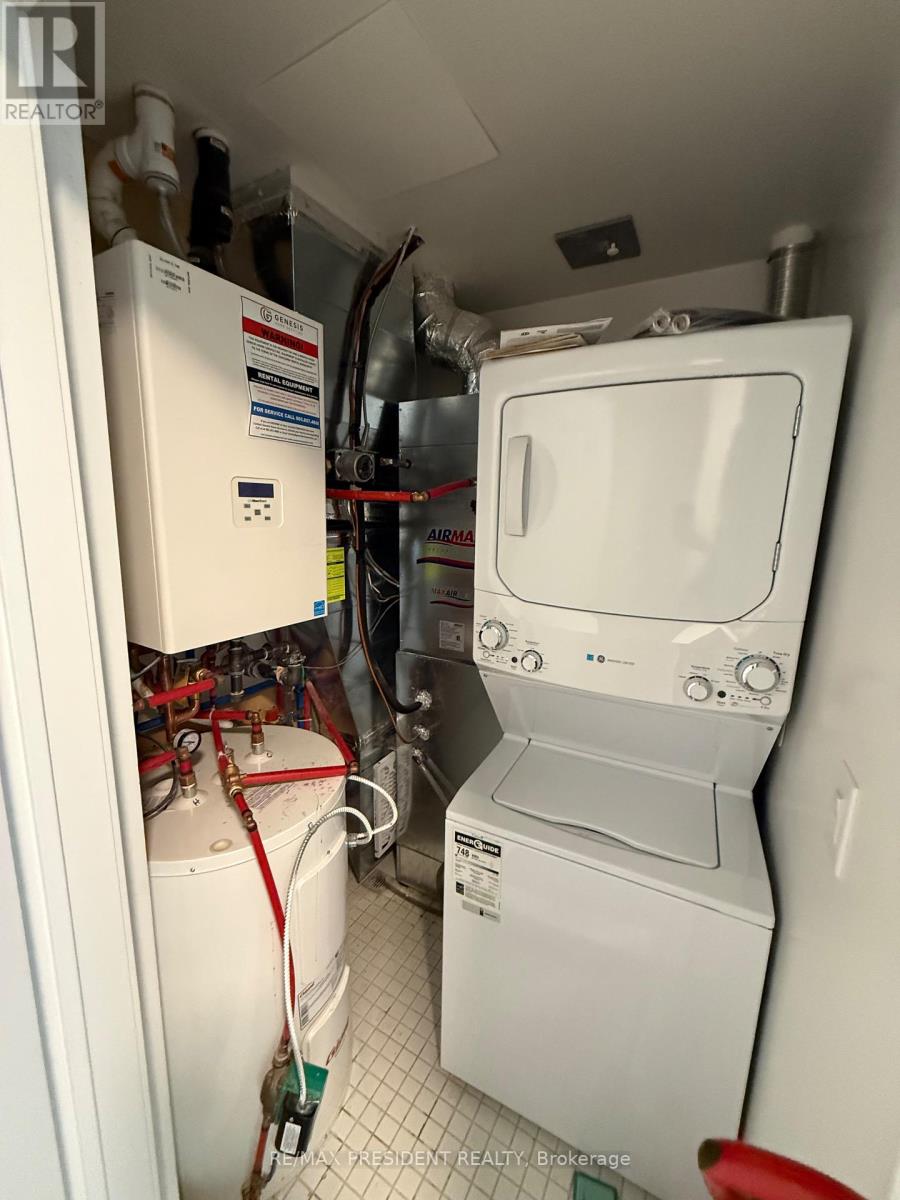 402 - 130 Canon Jackson Drive, Toronto, Ontario  M6M 0B7 - Photo 13 - W12756780