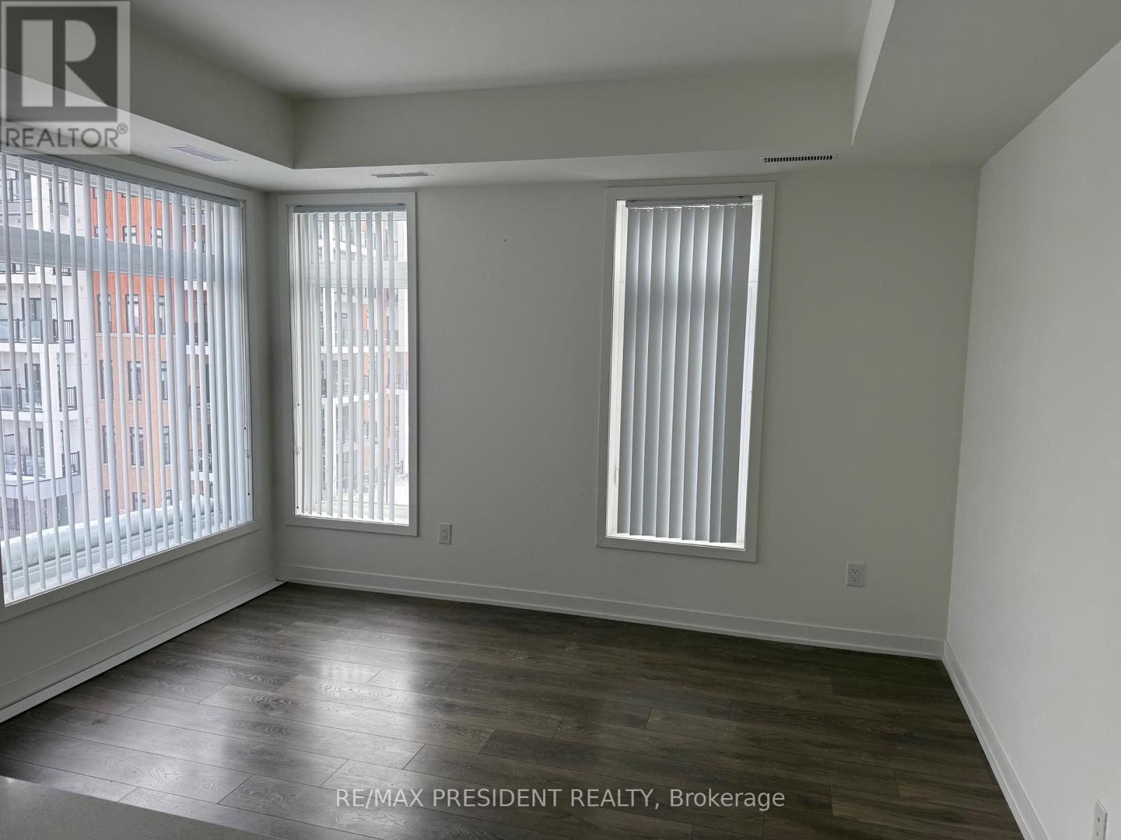 402 - 130 Canon Jackson Drive, Toronto, Ontario  M6M 0B7 - Photo 3 - W12756780