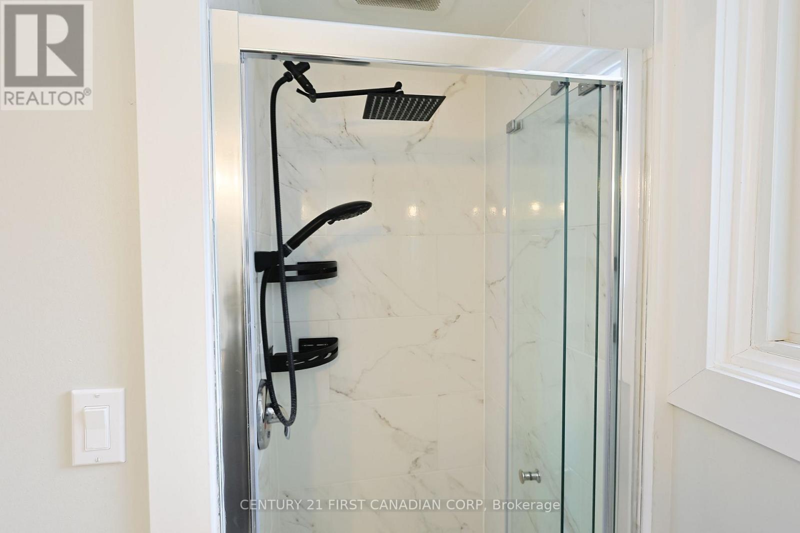 Photo 17 of 41 for 696 Griffith Street