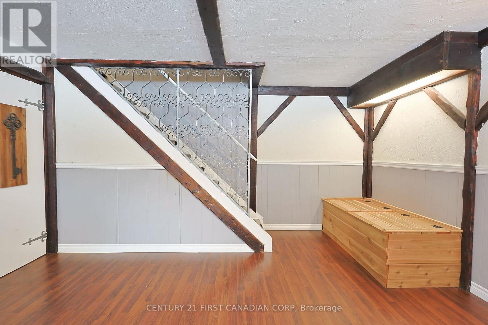 Photo 32 of 41 for 696 Griffith Street