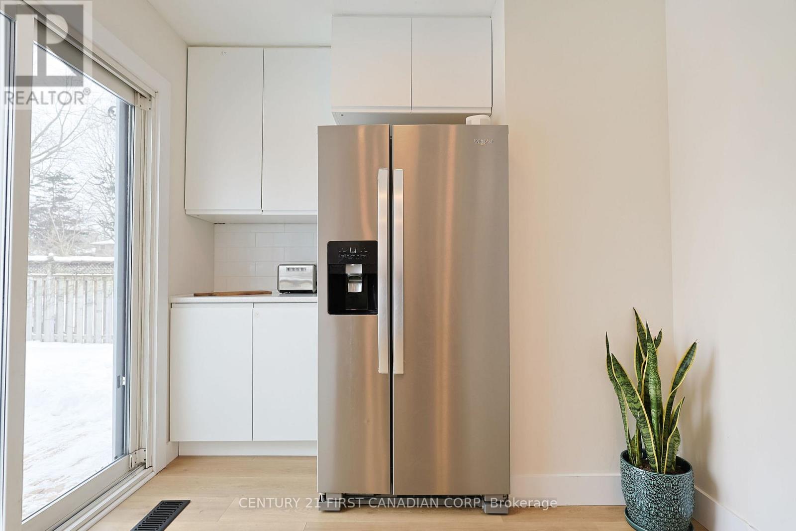 696 Griffith Street, London South, Ontario  N6K 2W4 - Photo 12 - X12761364