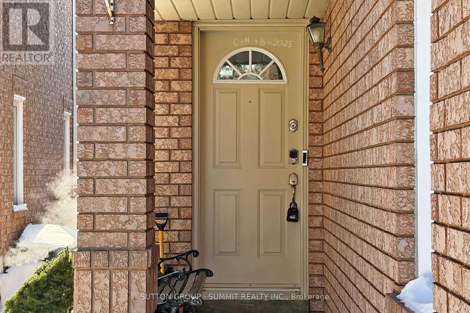 1249 Foxglove Place, Mississauga, Ontario  L5V 2N3 - Photo 3 - W12762364